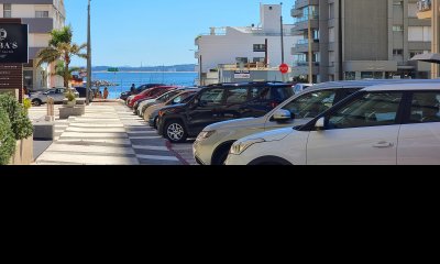 Apartamento moderno en Peninsula, 3 dormitorios, parrillero, garage doble. Planta Baja.