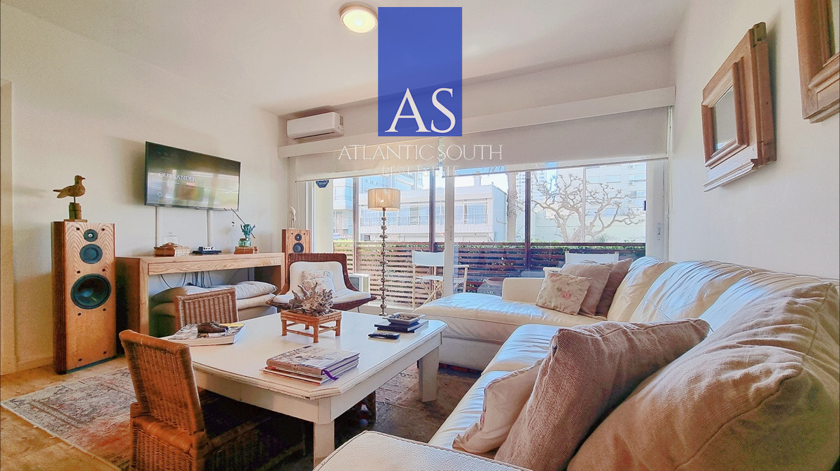 Apartamento ID.4307 - Apartamento moderno en Peninsula, 3 dormitorios, parrillero, garage doble. Planta Baja.