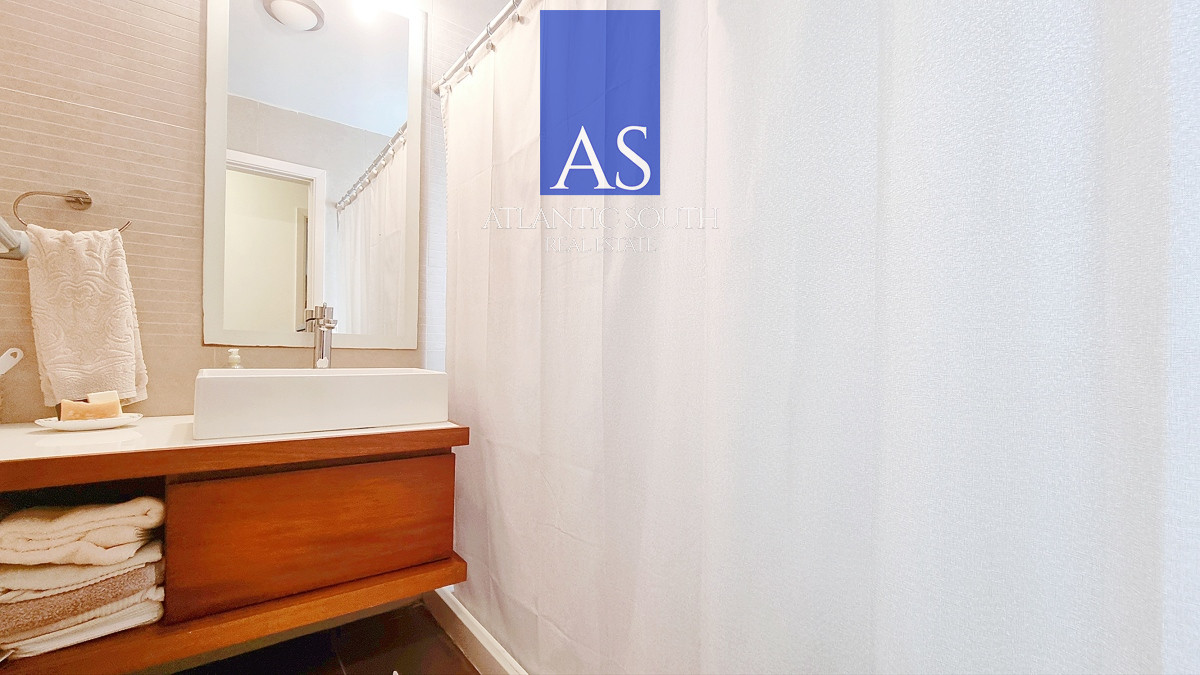 Apartamento ID.4307 - Apartamento moderno en Peninsula, 3 dormitorios, parrillero, garage doble. Planta Baja.