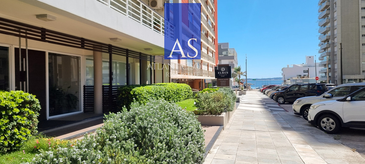 Apartamento ID.4307 - Apartamento moderno en Peninsula, 3 dormitorios, parrillero, garage doble. Planta Baja.