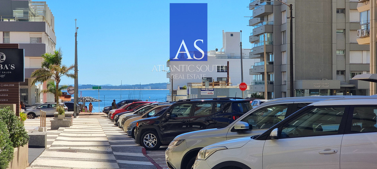Apartamento ID.4307 - Apartamento moderno en Peninsula, 3 dormitorios, parrillero, garage doble. Planta Baja.
