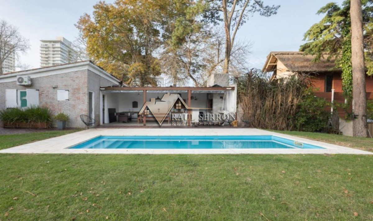 Casa ID.3223 - CASA EN MANSA EN VENTA DE 3 Y DEPENDENCIA VENTA