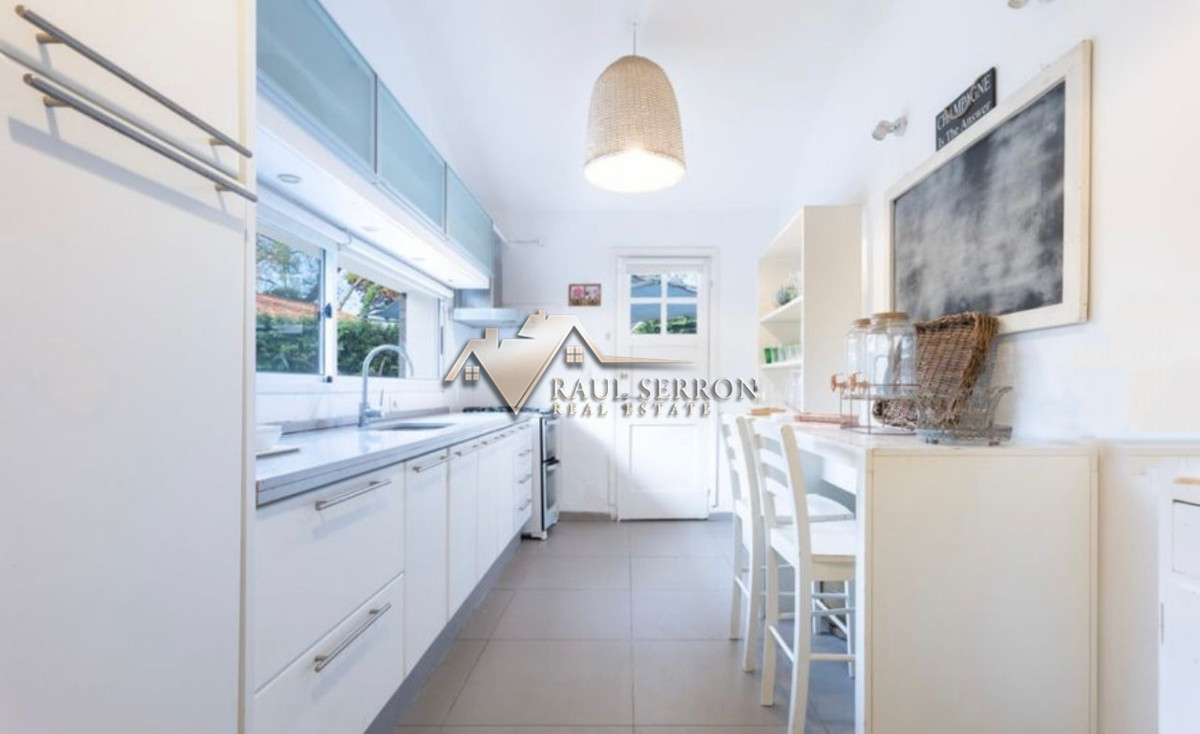 Casa ID.3223 - CASA EN MANSA EN VENTA DE 3 Y DEPENDENCIA VENTA