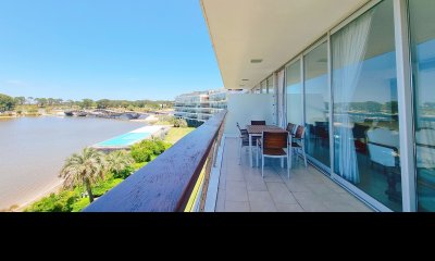 Venta y apartamento en Delamar, 3 suites en La Barra