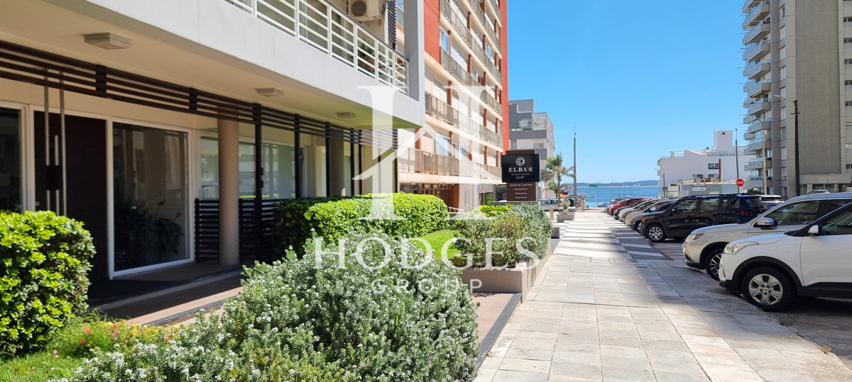 Apartamento ID.487 - Apartamento moderno en Peninsula, 3 dormitorios, parrillero, garage doble. Planta Baja.