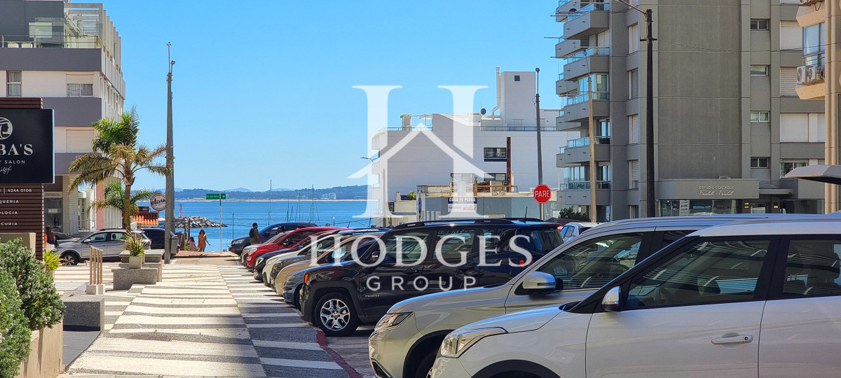 Apartamento ID.487 - Apartamento moderno en Peninsula, 3 dormitorios, parrillero, garage doble. Planta Baja.