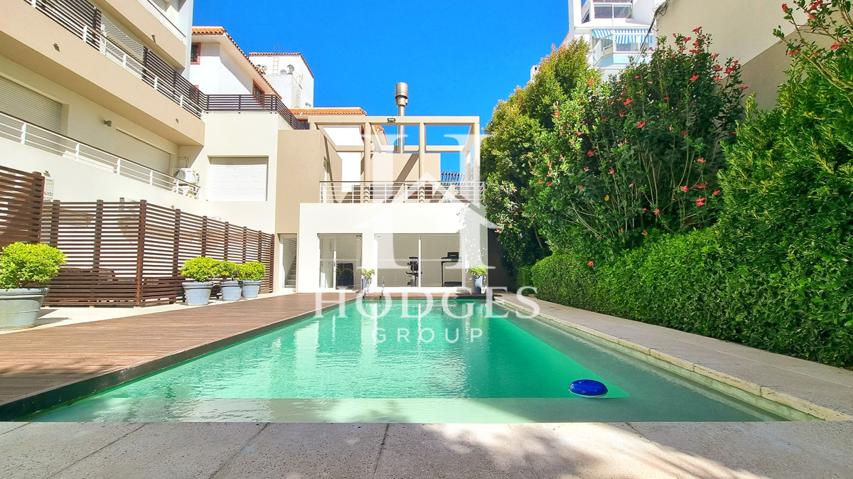 Apartamento ID.487 - Apartamento moderno en Peninsula, 3 dormitorios, parrillero, garage doble. Planta Baja.