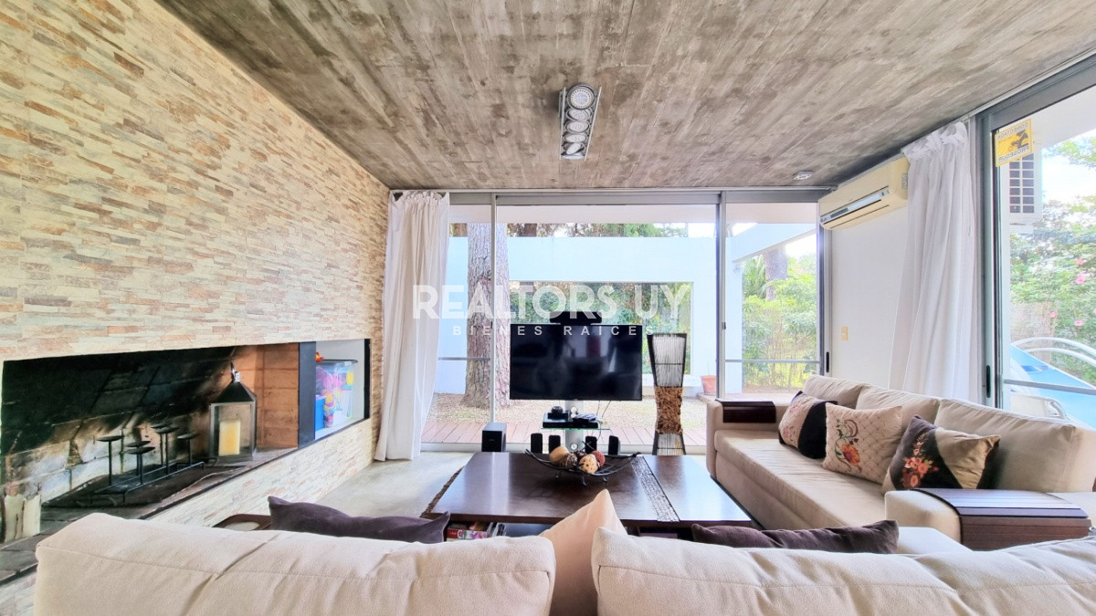 Casa ID.170 - Casa Minimalista en San Rafael, 3 dormitorios + dependencia con lavadero 