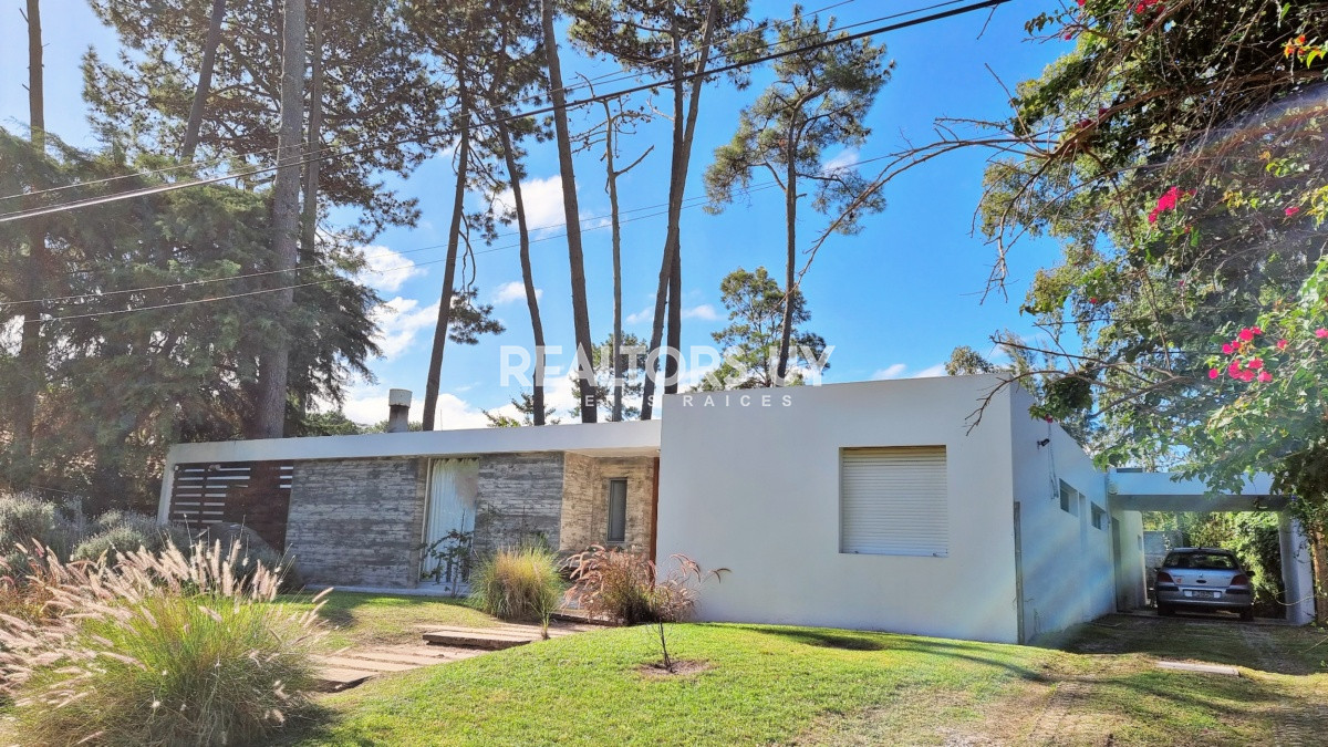 Casa ID.170 - Casa Minimalista en San Rafael, 3 dormitorios + dependencia con lavadero 