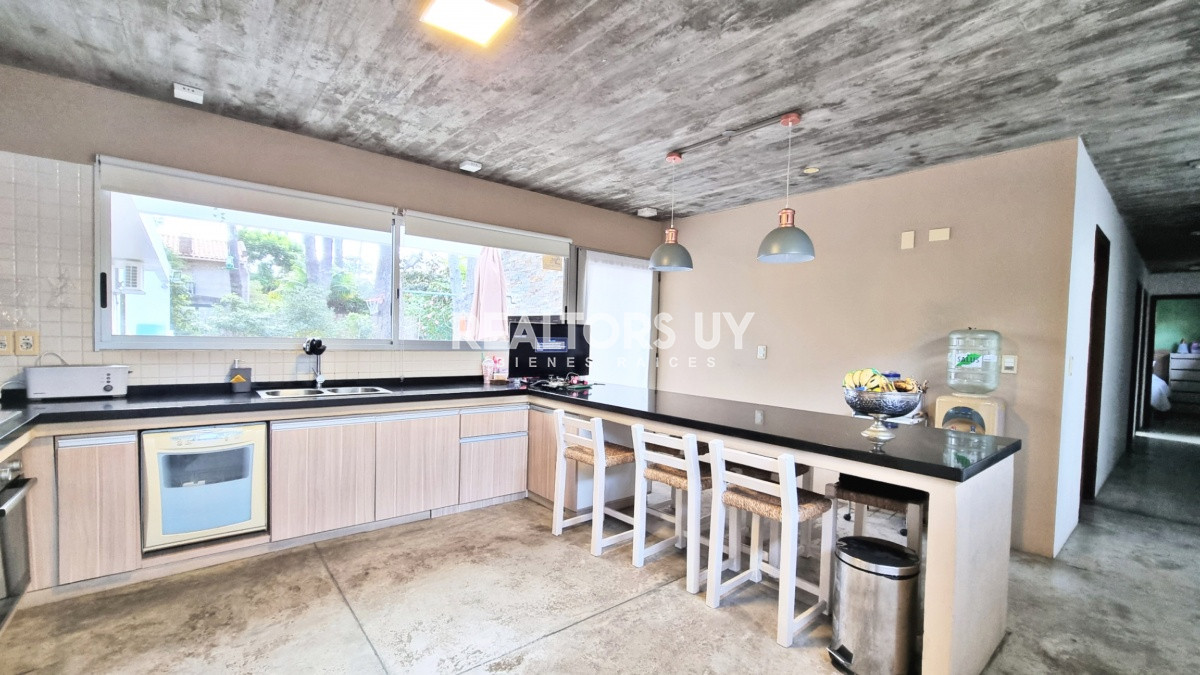 Casa ID.170 - Casa Minimalista en San Rafael, 3 dormitorios + dependencia con lavadero 