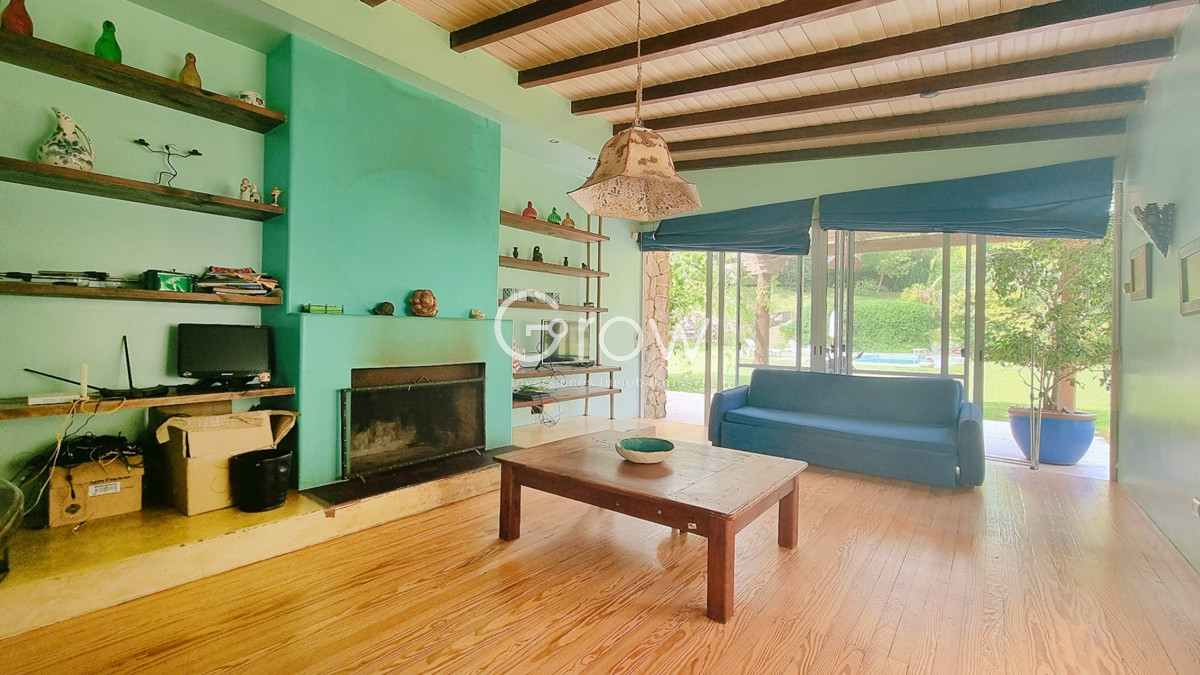 Casa ID.2085 - Casa en Lugano, 4 dormitorios+dep, 2400 terreno, piscina y barbacoa