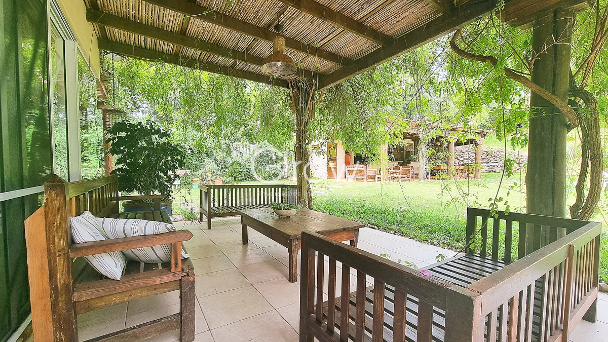 Casa ID.2085 - Casa en Lugano, 4 dormitorios+dep, 2400 terreno, piscina y barbacoa