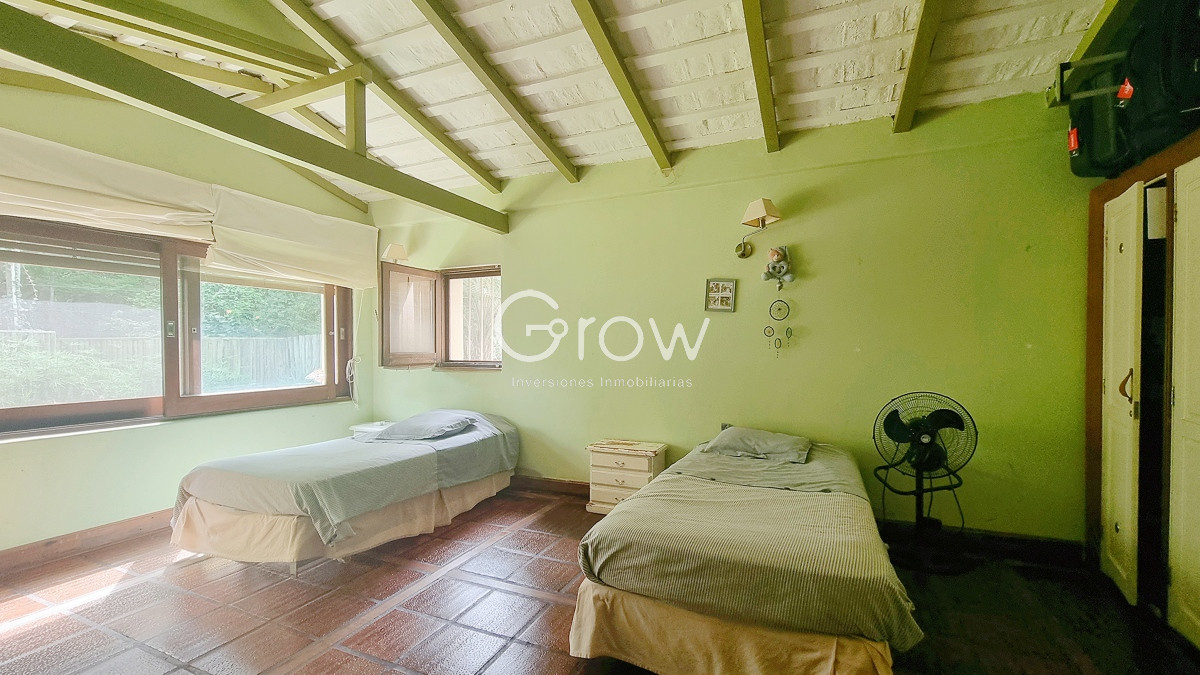Casa ID.2085 - Casa en Lugano, 4 dormitorios+dep, 2400 terreno, piscina y barbacoa