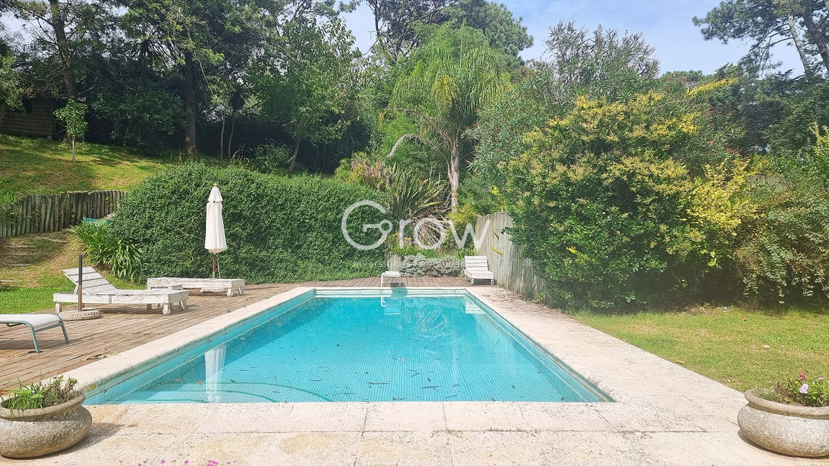 Casa ID.2085 - Casa en Lugano, 4 dormitorios+dep, 2400 terreno, piscina y barbacoa