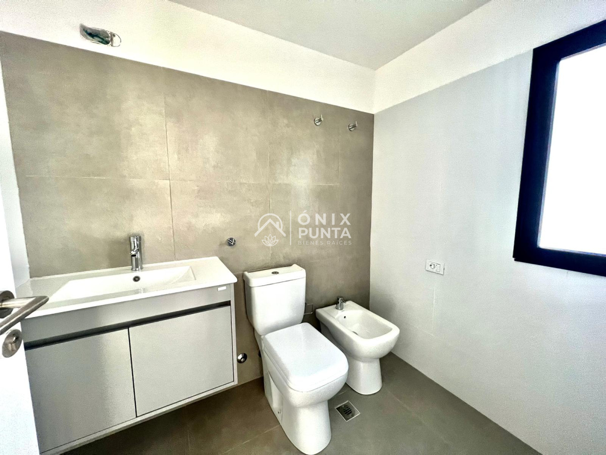 Casa ID.497 - Casa a estrenar en barrio Privado. 3 dormitorios, 3 baños, calefacción