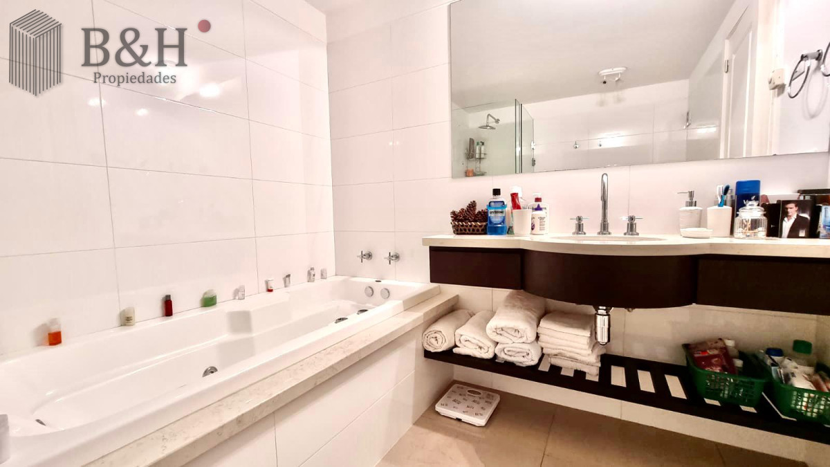 Apartamento ID.5429 - Apartamento en Torre Lobos frente a Playa Brava, 3 suites y servicio