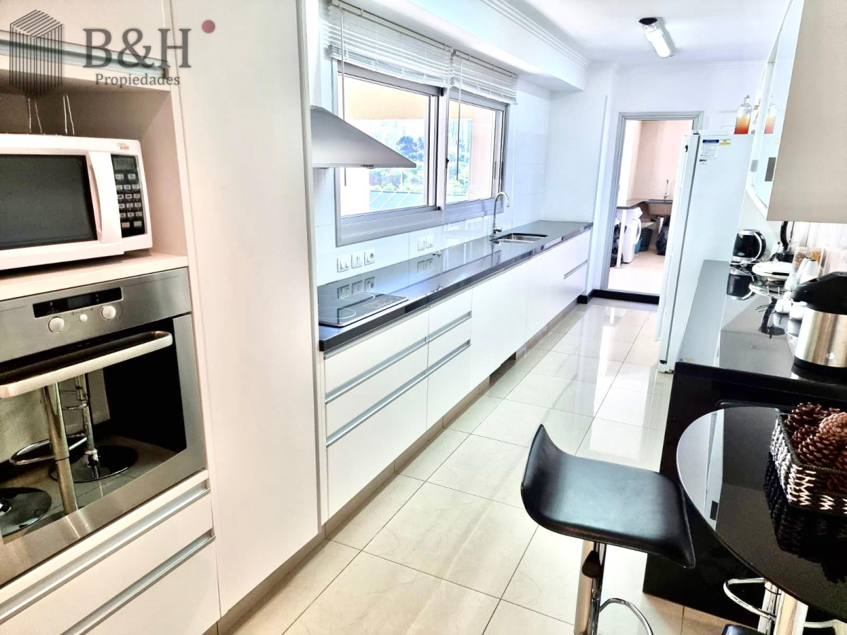 Apartamento ID.5429 - Apartamento en Torre Lobos frente a Playa Brava, 3 suites y servicio