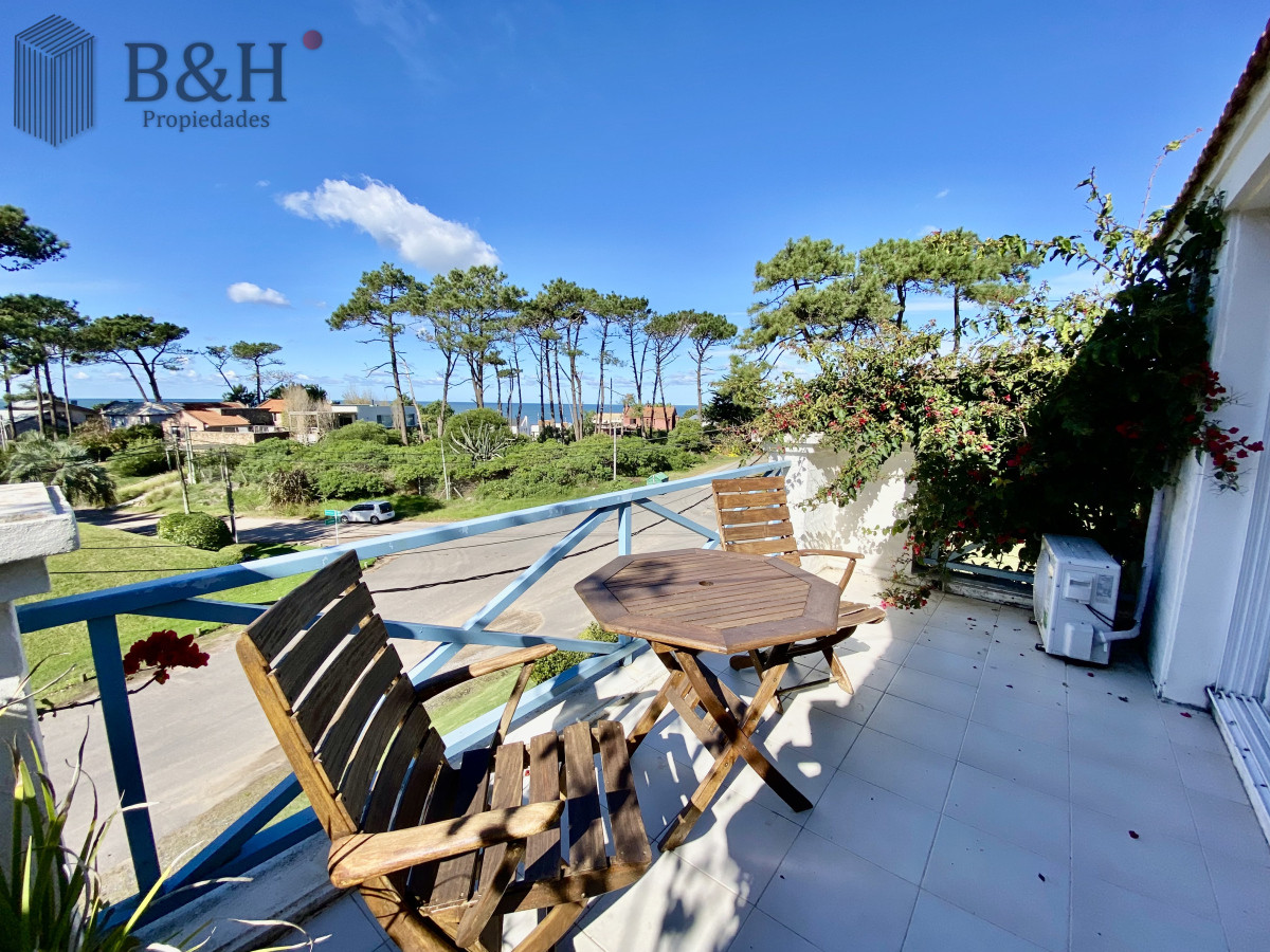 Casa ID.5056 - Espectacular Casa 4 Dormitorios + dormitorio de servicio y Piscina en Montoya - La Barra