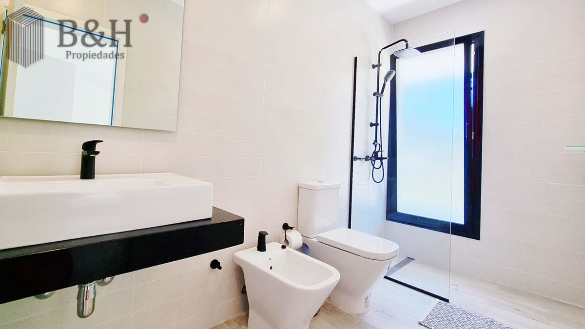 Casa ID.2540 - Casa a Estrenar en Barrio Privado. 4 Suites, Piscina climatizada, losa radiante.