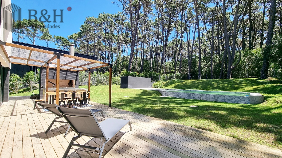 Casa ID.2540 - Casa a Estrenar en Barrio Privado. 4 Suites, Piscina climatizada, losa radiante.