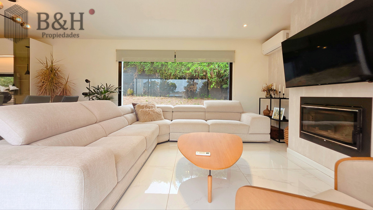 Casa ID.6780 - Magnifica casa en Barrio Privado, 3 dormitorios, piscina climatizada, moderna