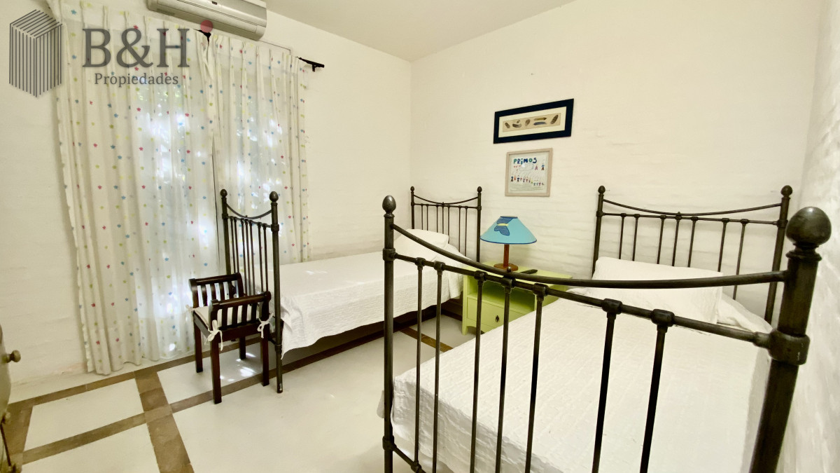 Casa ID.5056 - Espectacular Casa 4 Dormitorios + dormitorio de servicio y Piscina en Montoya - La Barra