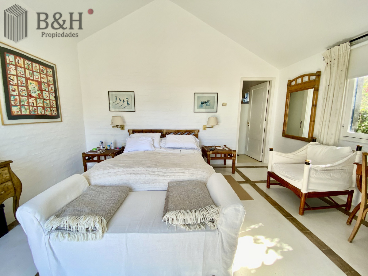 Casa ID.5056 - Espectacular Casa 4 Dormitorios + dormitorio de servicio y Piscina en Montoya - La Barra