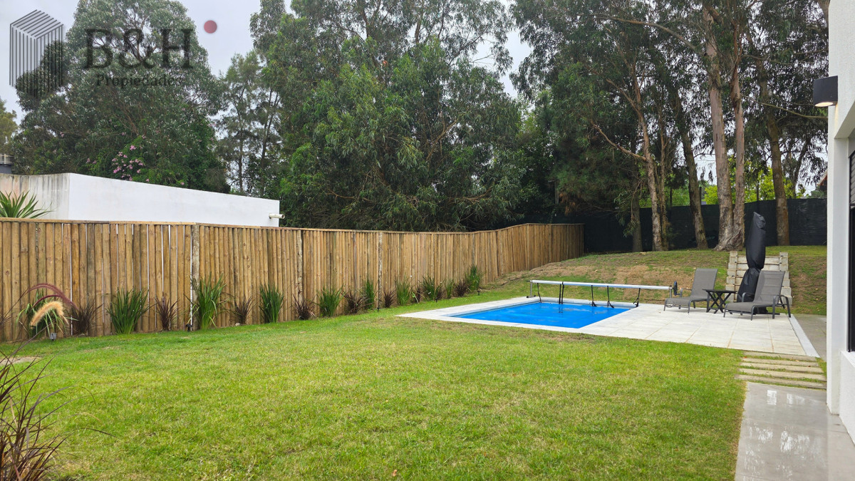 Casa ID.6780 - Magnifica casa en Barrio Privado, 3 dormitorios, piscina climatizada, moderna