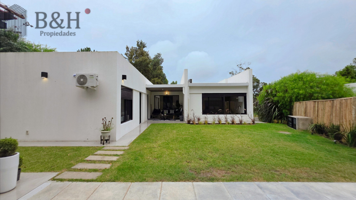 Casa ID.6780 - Magnifica casa en Barrio Privado, 3 dormitorios, piscina climatizada, moderna