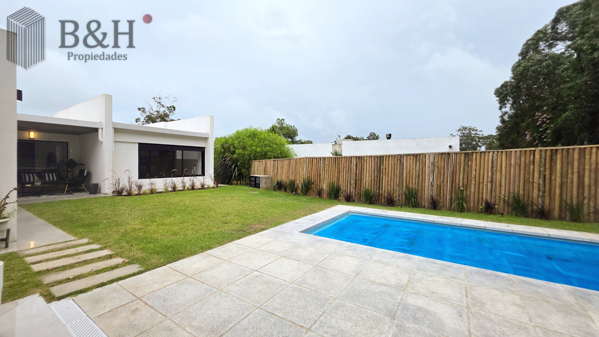 Casa ID.6780 - Magnifica casa en Barrio Privado, 3 dormitorios, piscina climatizada, moderna