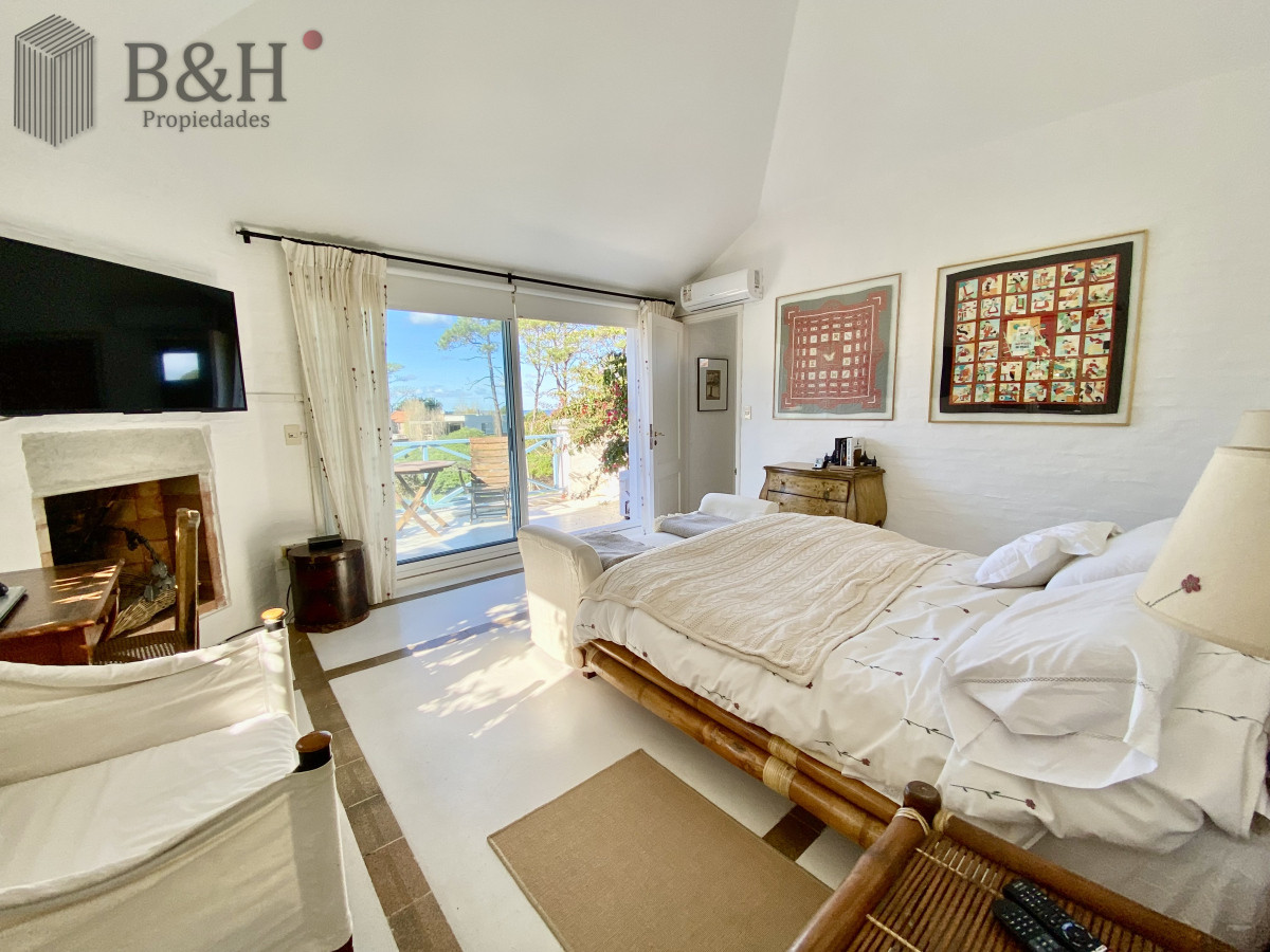 Casa ID.5056 - Espectacular Casa 4 Dormitorios + dormitorio de servicio y Piscina en Montoya - La Barra