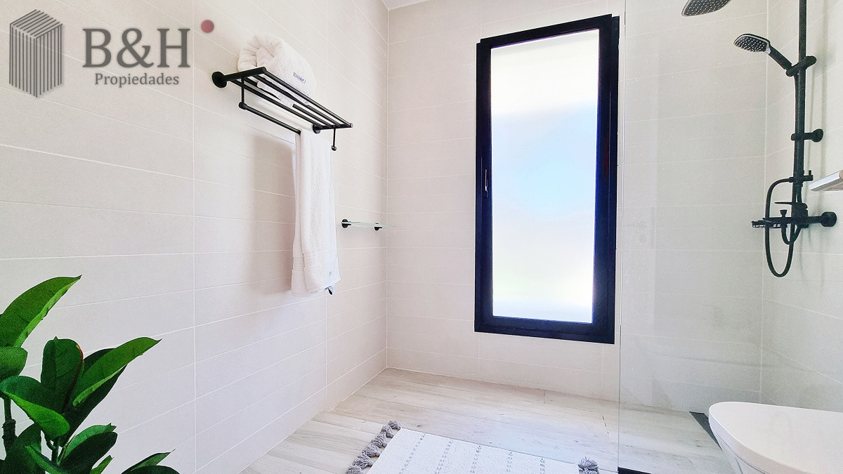 Casa ID.2540 - Casa a Estrenar en Barrio Privado. 4 Suites, Piscina climatizada, losa radiante.