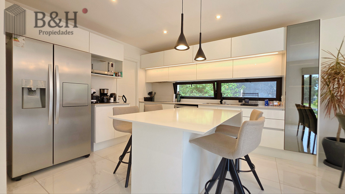 Casa ID.6780 - Magnifica casa en Barrio Privado, 3 dormitorios, piscina climatizada, moderna