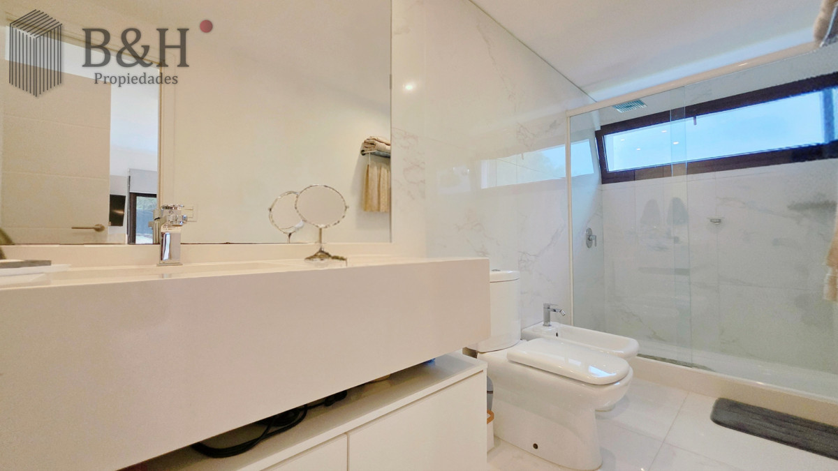 Casa ID.6780 - Magnifica casa en Barrio Privado, 3 dormitorios, piscina climatizada, moderna