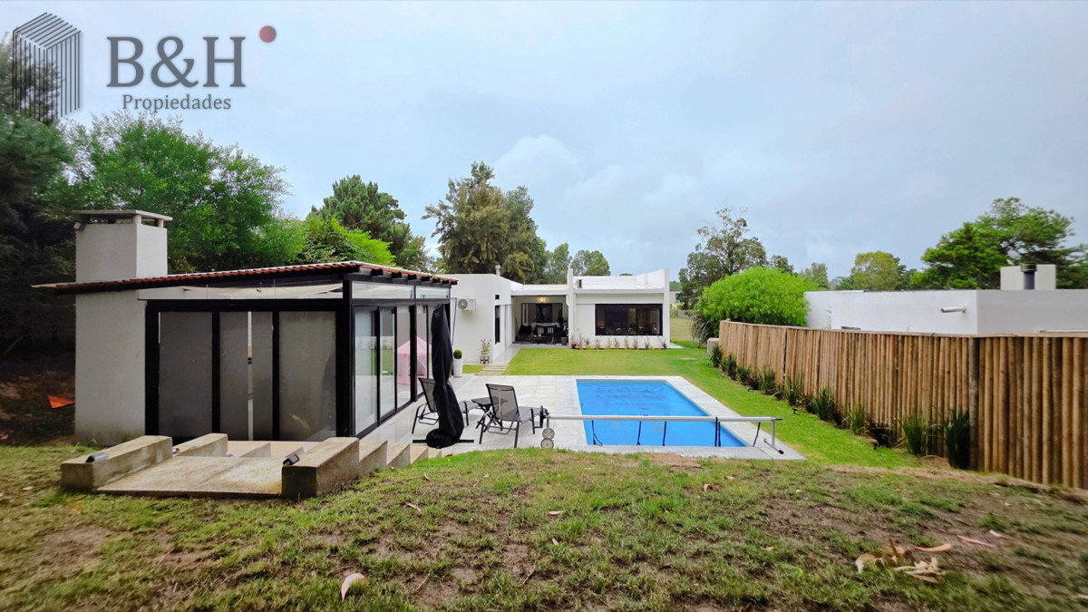 Casa ID.6780 - Magnifica casa en Barrio Privado, 3 dormitorios, piscina climatizada, moderna