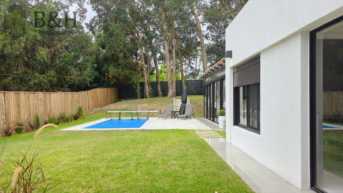 Casa ID.6780 - Magnifica casa en Barrio Privado, 3 dormitorios, piscina climatizada, moderna