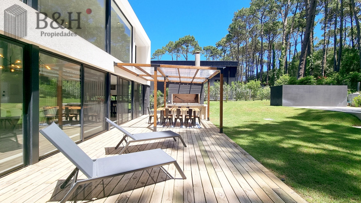 Casa ID.2540 - Casa a Estrenar en Barrio Privado. 4 Suites, Piscina climatizada, losa radiante.