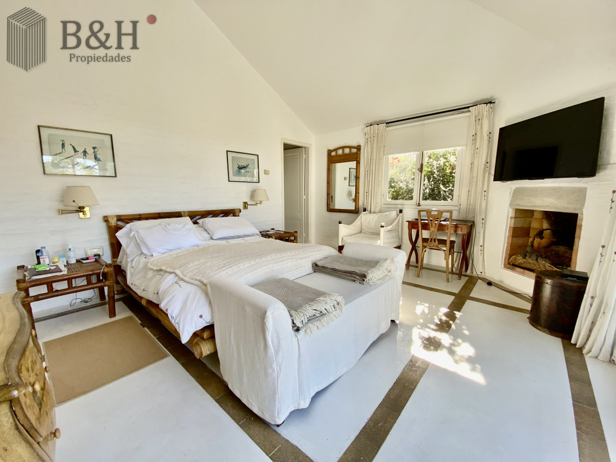 Casa ID.5056 - Espectacular Casa 4 Dormitorios + dormitorio de servicio y Piscina en Montoya - La Barra