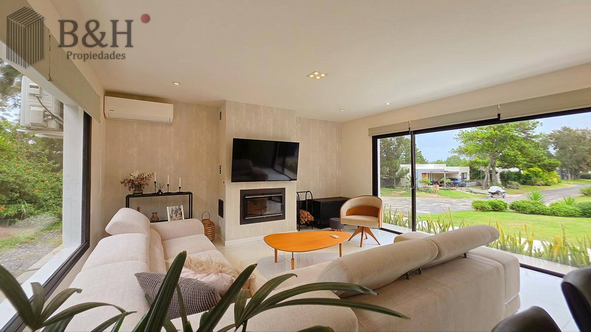 Casa ID.6780 - Magnifica casa en Barrio Privado, 3 dormitorios, piscina climatizada, moderna