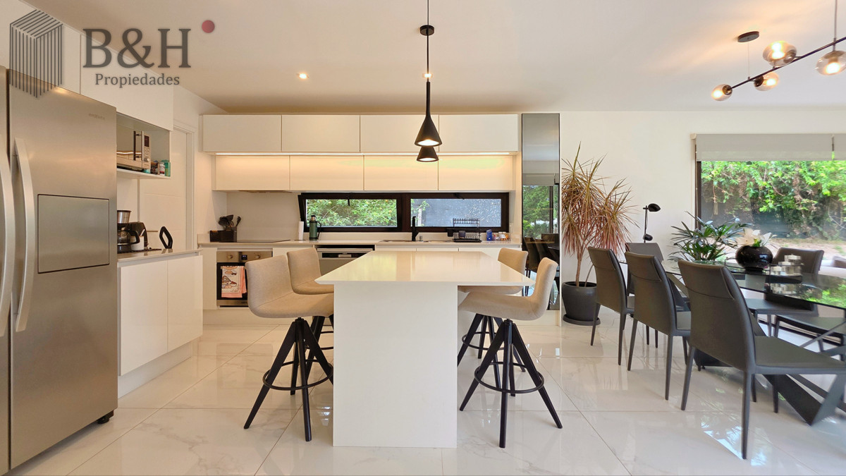 Casa ID.6780 - Magnifica casa en Barrio Privado, 3 dormitorios, piscina climatizada, moderna