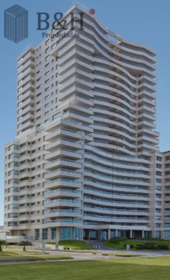 Apartamento ID.5429 - Apartamento en Torre Lobos frente a Playa Brava, 3 suites y servicio
