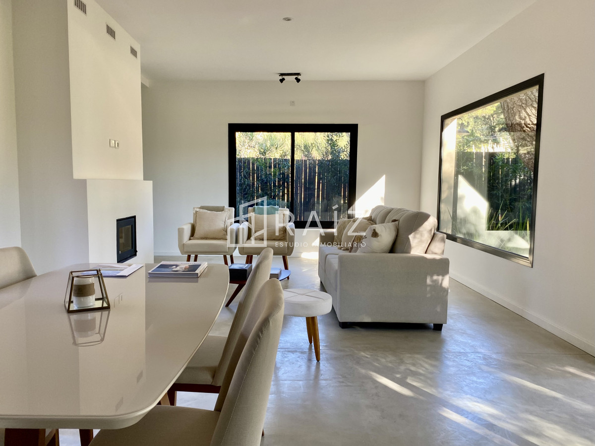 Casa ID.10415 - CASA EN VENTA 3 DORMITORIOS Y PISCINA SAN VICENTE 