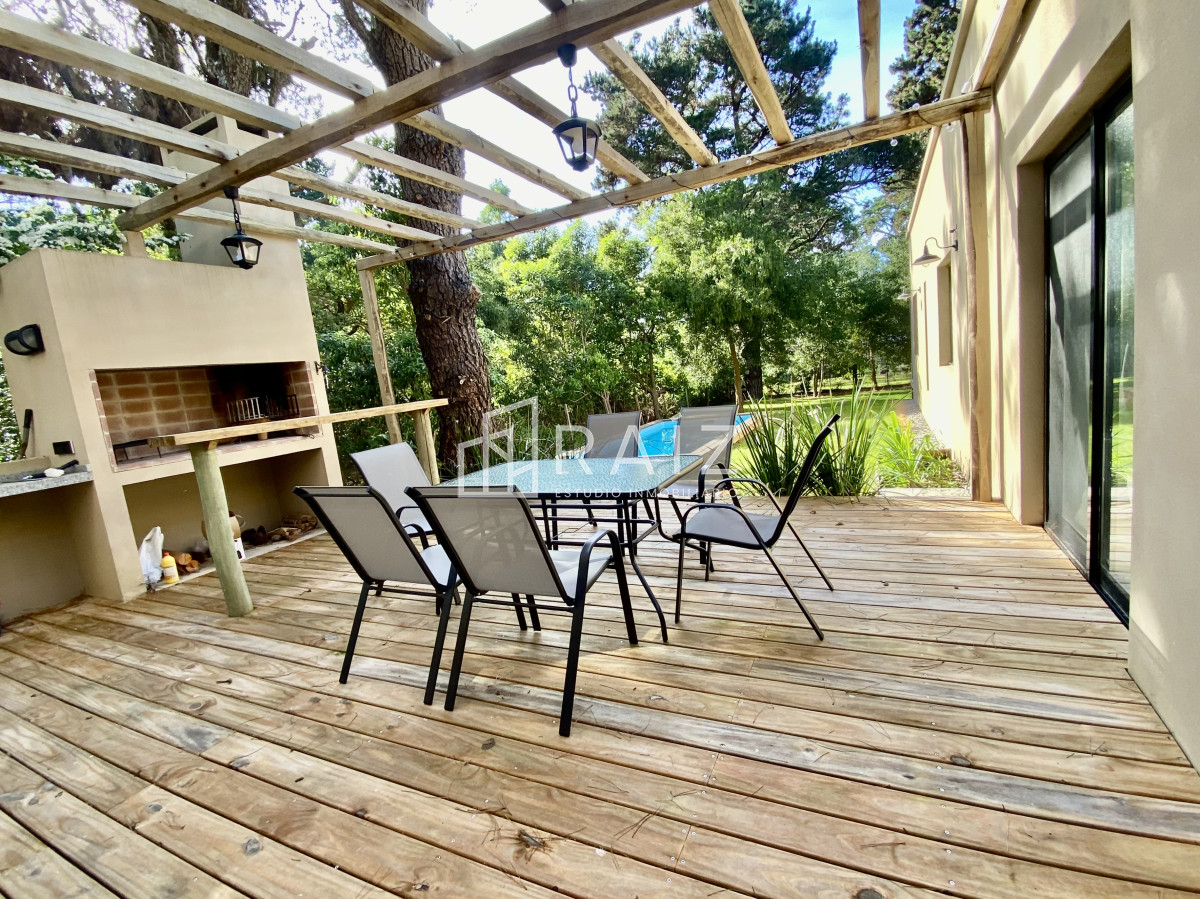 Casa ID.10415 - CASA EN VENTA 3 DORMITORIOS Y PISCINA SAN VICENTE 