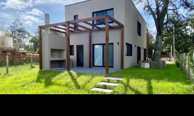 Muy linda casa de 3 dormitorios a estrenar en La Barra