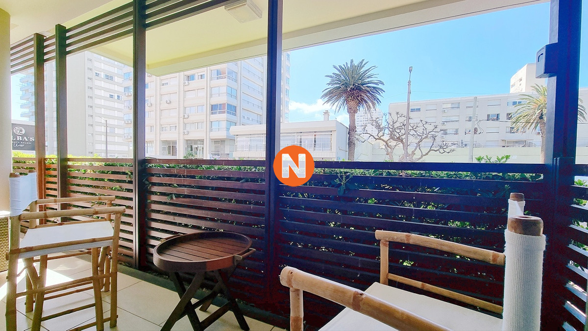 Apartamento Ref.222999 - Apartamento moderno en Peninsula, 3 dormitorios, parrillero, garage doble. Planta Baja.