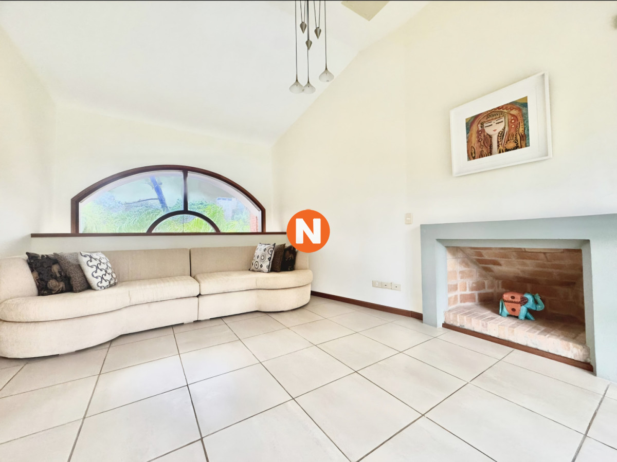 Casa Ref.225727 - Gran casa en venta, 5 dormitorios, calefaccion, piscina, solida construccion