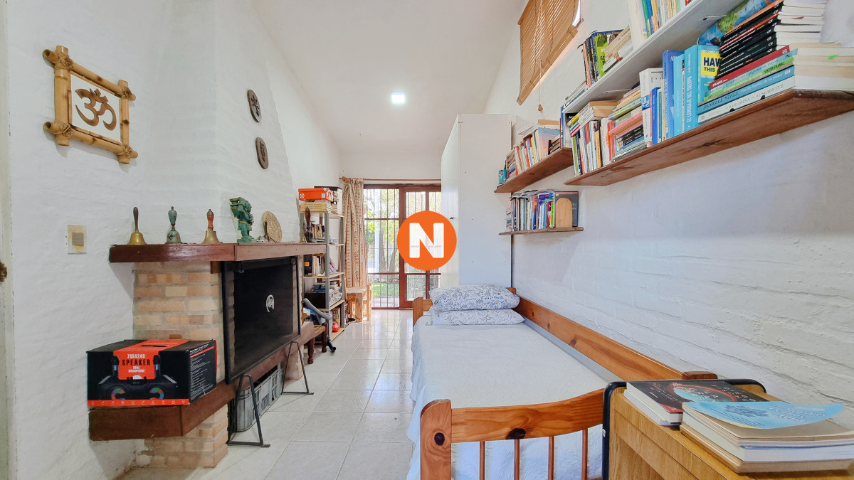 Casa Ref.224048 - Casa tradicional en Lausana, 4 dormitorios, gran piscina, barbacoa cerrada, garage y estacionamiento.
