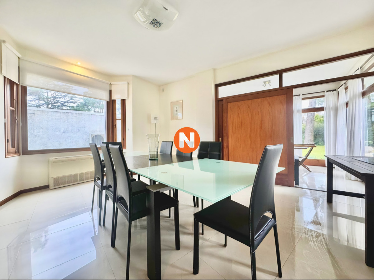 Casa Ref.225727 - Gran casa en venta, 5 dormitorios, calefaccion, piscina, solida construccion