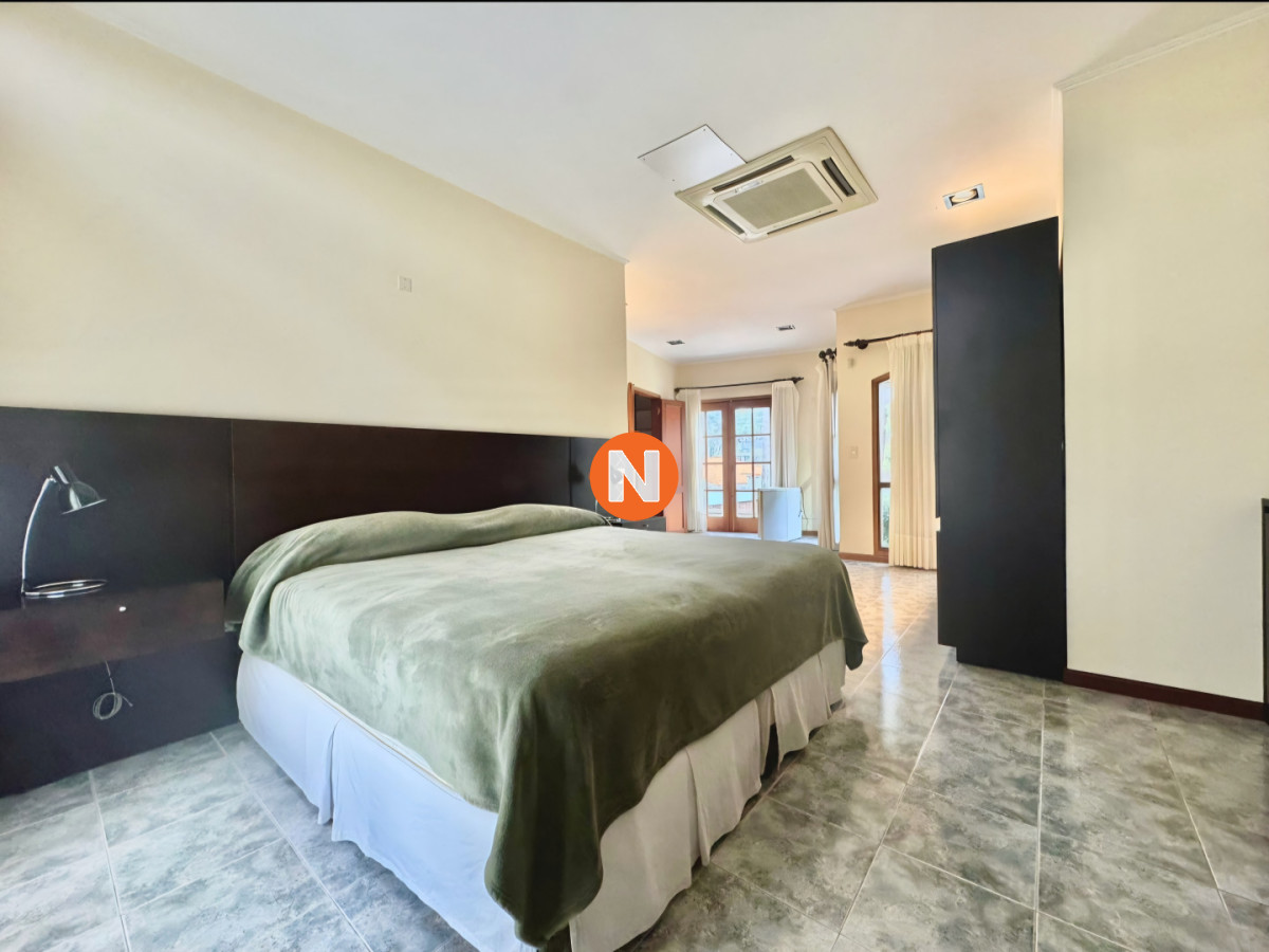 Casa Ref.225727 - Gran casa en venta, 5 dormitorios, calefaccion, piscina, solida construccion