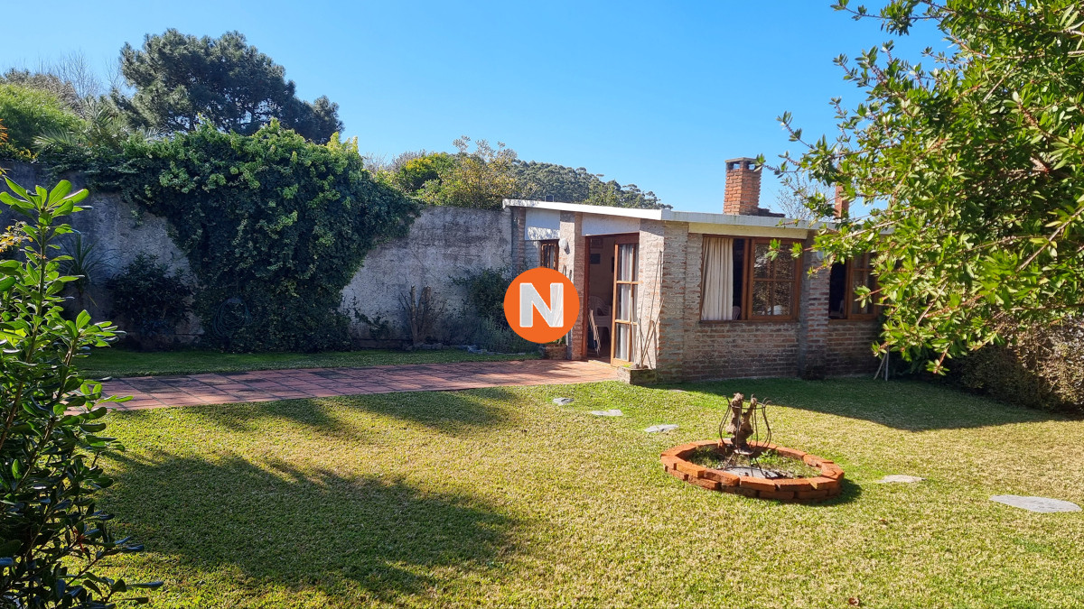 Casa Ref.224048 - Casa tradicional en Lausana, 4 dormitorios, gran piscina, barbacoa cerrada, garage y estacionamiento.